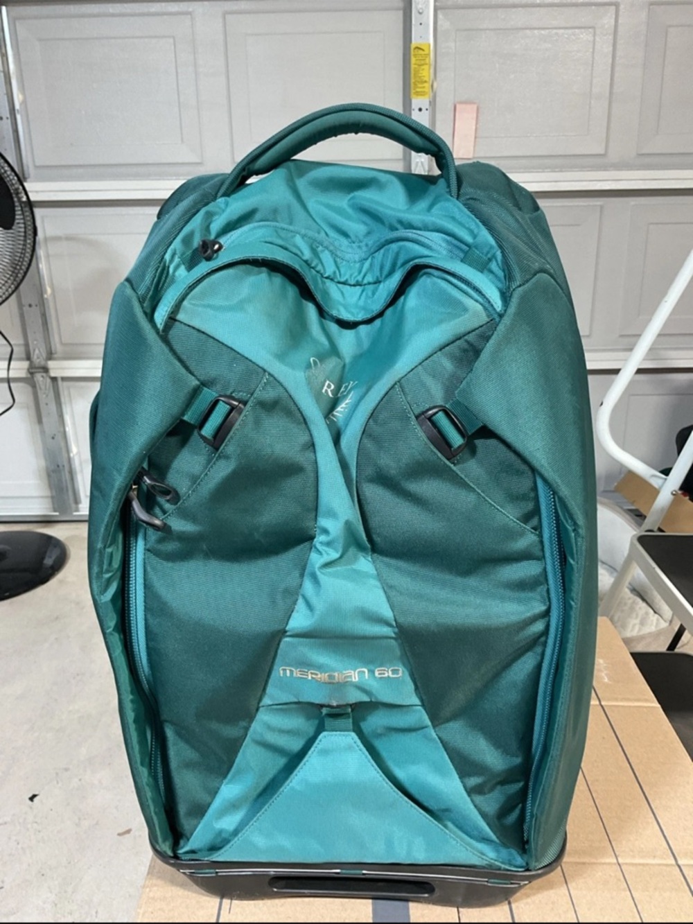 Osprey Meridian 60L Rolling Convertible Backpack Luggage Green 22 Inch